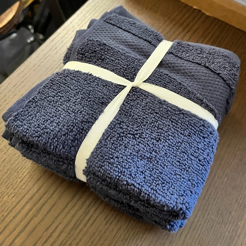 4 Piece Tommy Bahama Navy Wash Set